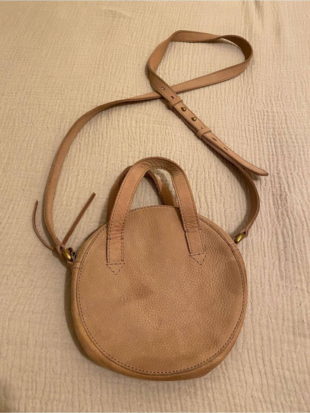 Madewell Leather Round Crossbody Bag in Tan